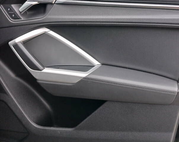 Черный Ауди Ку3, объемом двигателя 1.98 л и пробегом 75 тыс. км за 26400 $, фото 37 на Automoto.ua