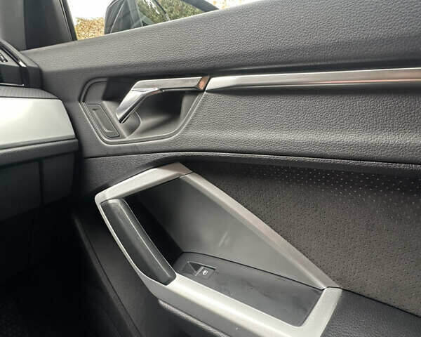 Чорний Ауді Ку3, об'ємом двигуна 1.5 л та пробігом 26 тис. км за 38200 $, фото 18 на Automoto.ua