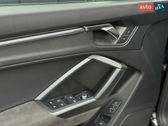 Чорний Ауді Ку3, об'ємом двигуна 2 л та пробігом 45 тис. км за 29890 $, фото 28 на Automoto.ua