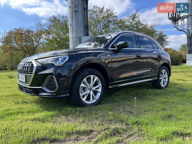 Черный Ауди Ку3, объемом двигателя 1.98 л и пробегом 9 тыс. км за 29500 $, фото 4 на Automoto.ua