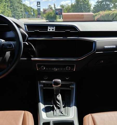 Чорний Ауді Ку3, об'ємом двигуна 2 л та пробігом 28 тис. км за 31400 $, фото 32 на Automoto.ua