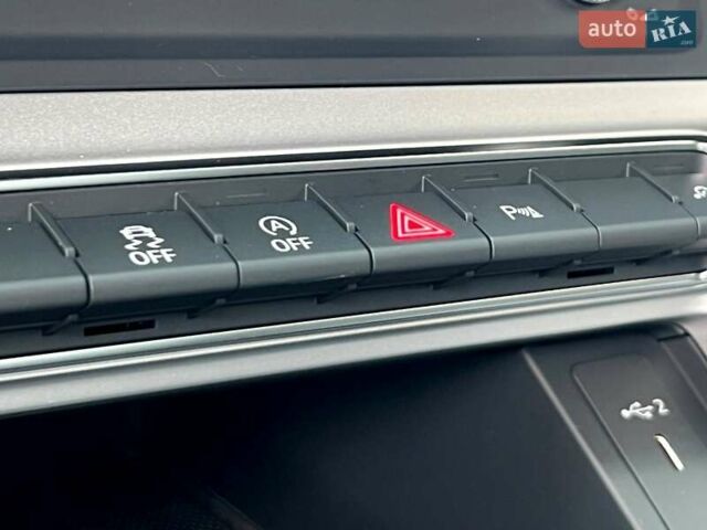 Черный Ауди Ку3, объемом двигателя 1.98 л и пробегом 1 тыс. км за 52499 $, фото 61 на Automoto.ua