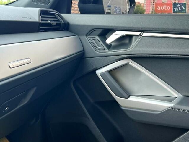 Черный Ауди Ку3, объемом двигателя 1.98 л и пробегом 1 тыс. км за 52499 $, фото 69 на Automoto.ua