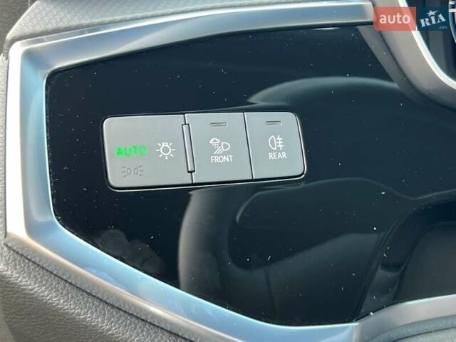 Черный Ауди Ку3, объемом двигателя 1.98 л и пробегом 1 тыс. км за 52499 $, фото 49 на Automoto.ua