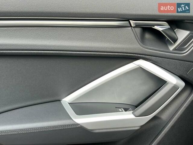 Черный Ауди Ку3, объемом двигателя 1.98 л и пробегом 1 тыс. км за 52499 $, фото 71 на Automoto.ua