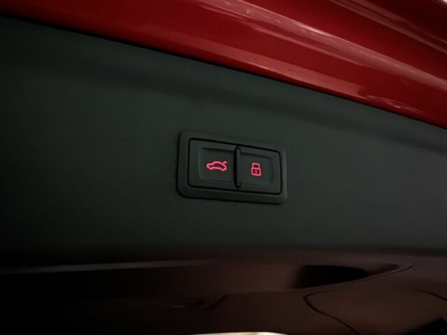 Червоний Ауді Ку3, об'ємом двигуна 2 л та пробігом 94 тис. км за 16600 $, фото 7 на Automoto.ua