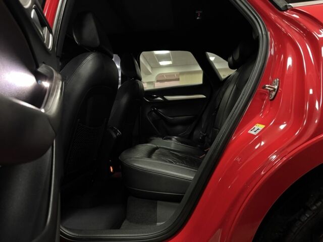 Червоний Ауді Ку3, об'ємом двигуна 2 л та пробігом 94 тис. км за 16600 $, фото 10 на Automoto.ua