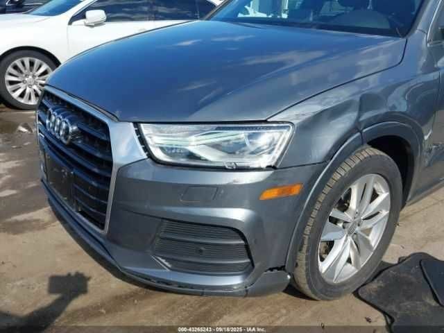 Серый Ауди Ку3, объемом двигателя 2 л и пробегом 56 тыс. км за 2800 $, фото 5 на Automoto.ua