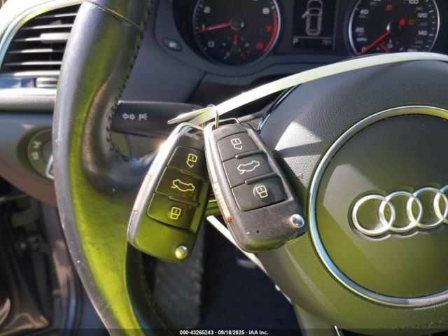 Серый Ауди Ку3, объемом двигателя 2 л и пробегом 56 тыс. км за 2800 $, фото 10 на Automoto.ua