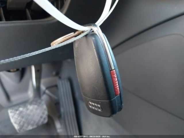 Серый Ауди Ку3, объемом двигателя 2 л и пробегом 78 тыс. км за 3900 $, фото 10 на Automoto.ua