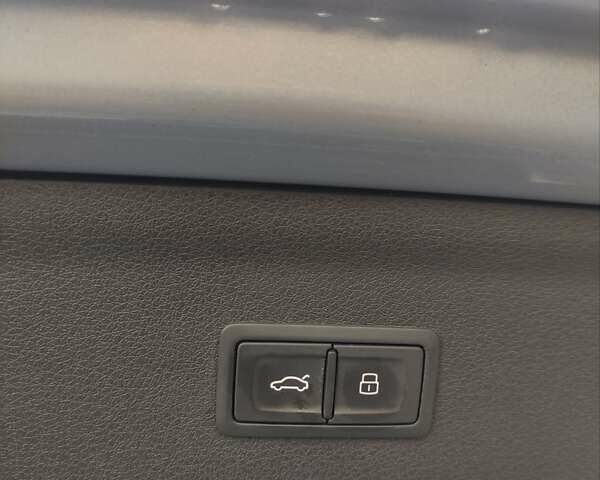 Серый Ауди Ку3, объемом двигателя 2 л и пробегом 127 тыс. км за 17950 $, фото 44 на Automoto.ua