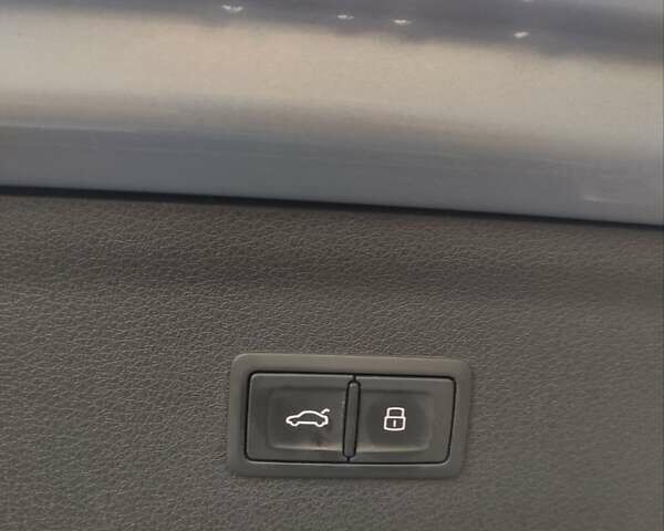 Серый Ауди Ку3, объемом двигателя 2 л и пробегом 127 тыс. км за 17950 $, фото 45 на Automoto.ua