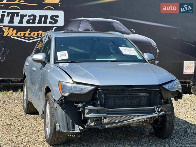 Серый Ауди Ку3, объемом двигателя 1.98 л и пробегом 163 тыс. км за 15500 $, фото 6 на Automoto.ua