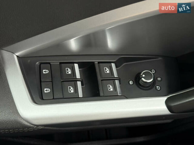 Серый Ауди Ку3, объемом двигателя 1.98 л и пробегом 84 тыс. км за 27999 $, фото 23 на Automoto.ua