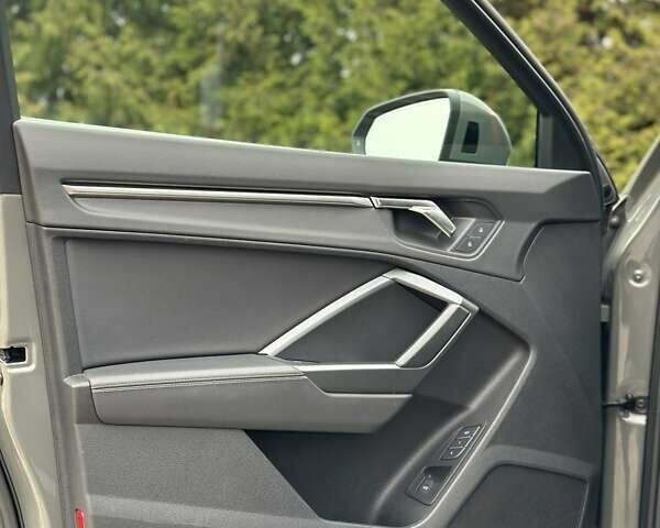 Серый Ауди Ку3, объемом двигателя 1.97 л и пробегом 75 тыс. км за 31999 $, фото 9 на Automoto.ua