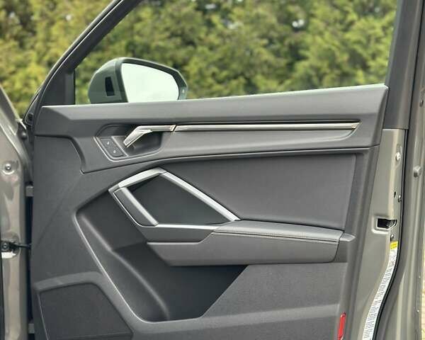 Серый Ауди Ку3, объемом двигателя 1.97 л и пробегом 75 тыс. км за 31999 $, фото 13 на Automoto.ua