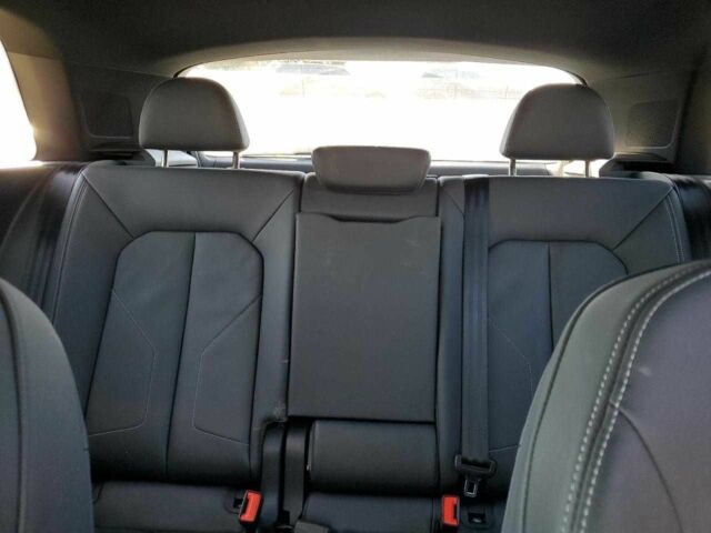 Серый Ауди Ку3, объемом двигателя 2 л и пробегом 36 тыс. км за 10000 $, фото 9 на Automoto.ua