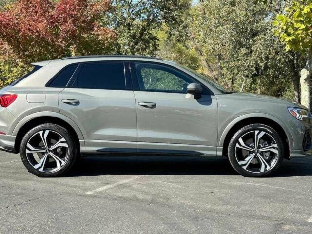 Серый Ауди Ку3, объемом двигателя 2 л и пробегом 10 тыс. км за 25500 $, фото 4 на Automoto.ua