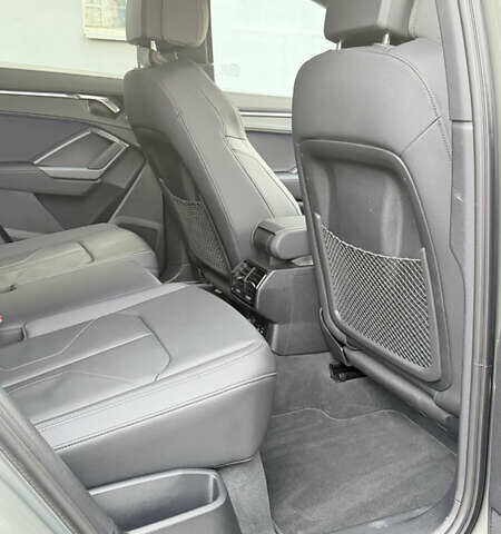 Сірий Ауді Ку3, об'ємом двигуна 2 л та пробігом 2 тис. км за 47000 $, фото 18 на Automoto.ua