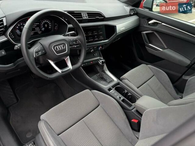 Сірий Ауді Ку3, об'ємом двигуна 1.5 л та пробігом 9 тис. км за 39800 $, фото 10 на Automoto.ua