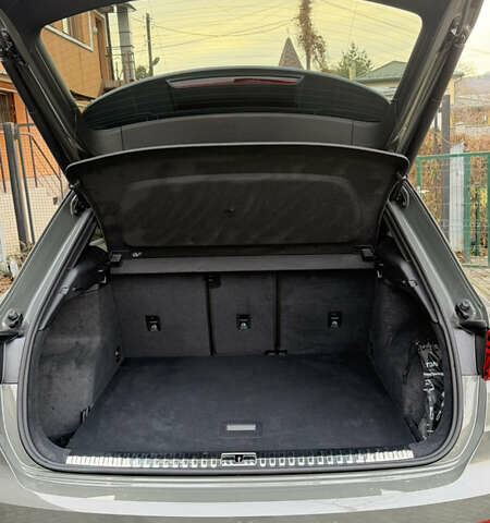 Сірий Ауді Ку3, об'ємом двигуна 2 л та пробігом 2 тис. км за 47000 $, фото 9 на Automoto.ua