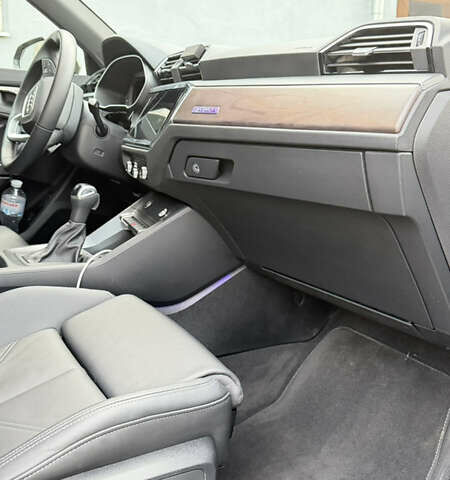 Сірий Ауді Ку3, об'ємом двигуна 2 л та пробігом 2 тис. км за 47000 $, фото 19 на Automoto.ua