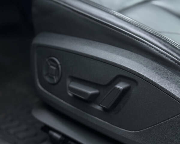 Синий Ауди Ку3, объемом двигателя 1.98 л и пробегом 155 тыс. км за 22999 $, фото 15 на Automoto.ua