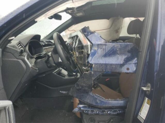 Синий Ауди Ку3, объемом двигателя 2 л и пробегом 64 тыс. км за 10200 $, фото 3 на Automoto.ua