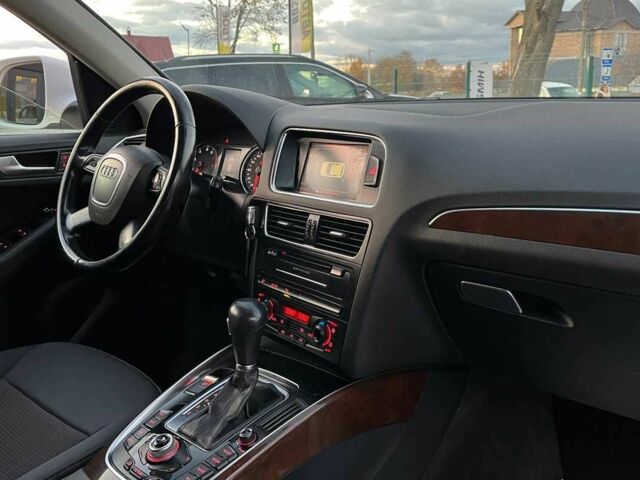 Білий Ауді Ку 5, об'ємом двигуна 2 л та пробігом 254 тис. км за 11200 $, фото 14 на Automoto.ua