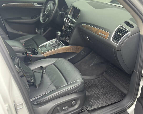 Белый Ауди Ку 5, объемом двигателя 1.98 л и пробегом 188 тыс. км за 12900 $, фото 10 на Automoto.ua