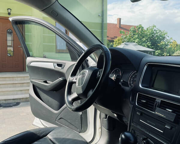Белый Ауди Ку 5, объемом двигателя 1.98 л и пробегом 265 тыс. км за 14700 $, фото 33 на Automoto.ua