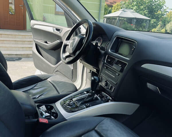 Белый Ауди Ку 5, объемом двигателя 1.98 л и пробегом 265 тыс. км за 14700 $, фото 31 на Automoto.ua