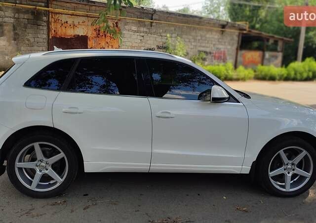 Білий Ауді Ку 5, об'ємом двигуна 3.2 л та пробігом 173 тис. км за 12500 $, фото 23 на Automoto.ua