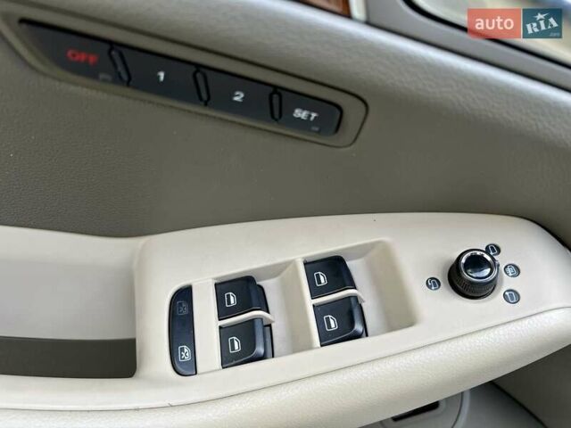 Білий Ауді Ку 5, об'ємом двигуна 3.2 л та пробігом 173 тис. км за 12500 $, фото 27 на Automoto.ua