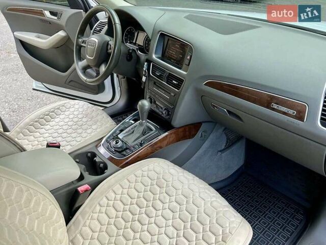 Білий Ауді Ку 5, об'ємом двигуна 3.2 л та пробігом 173 тис. км за 12500 $, фото 15 на Automoto.ua