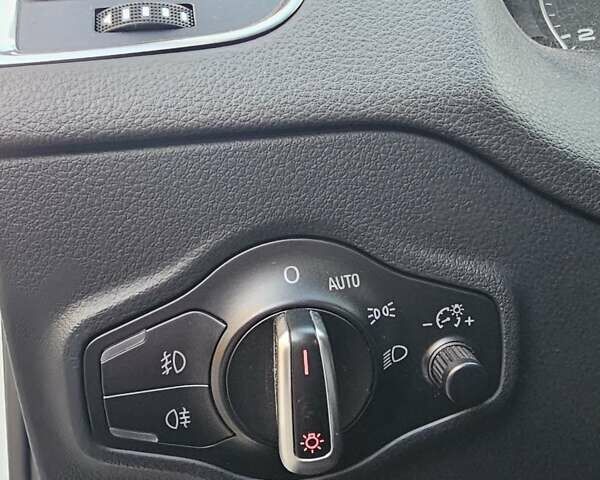 Белый Ауди Ку 5, объемом двигателя 1.98 л и пробегом 200 тыс. км за 8500 $, фото 13 на Automoto.ua