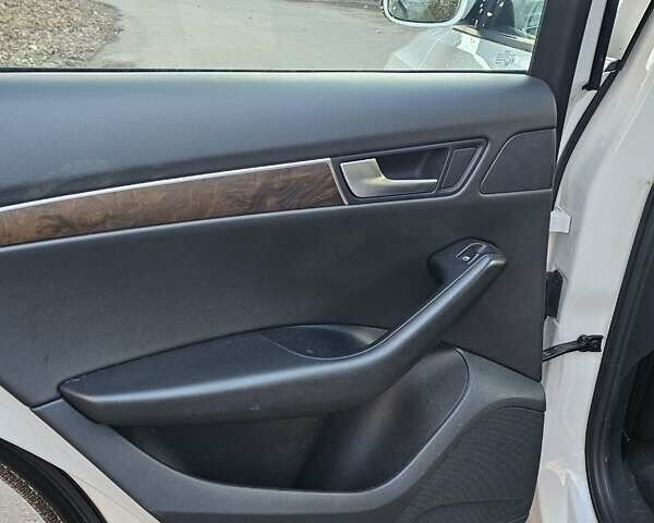 Белый Ауди Ку 5, объемом двигателя 1.98 л и пробегом 200 тыс. км за 8500 $, фото 22 на Automoto.ua