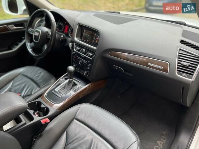 Белый Ауди Ку 5, объемом двигателя 3.2 л и пробегом 245 тыс. км за 10900 $, фото 21 на Automoto.ua