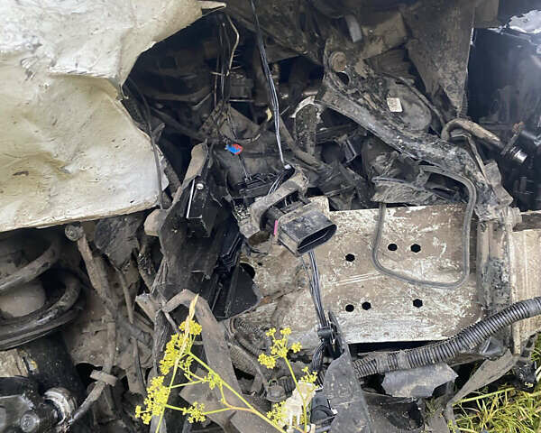 Белый Ауди Ку 5, объемом двигателя 1.97 л и пробегом 360 тыс. км за 10000 $, фото 3 на Automoto.ua