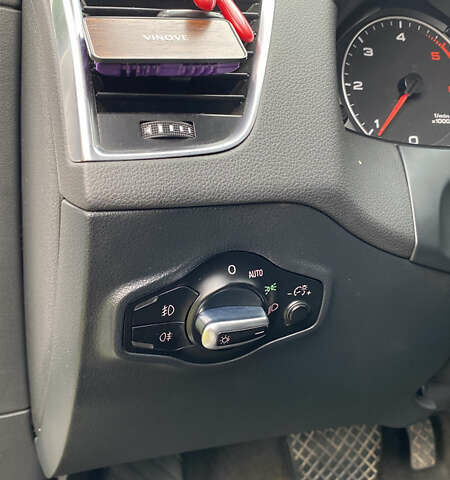 Белый Ауди Ку 5, объемом двигателя 1.97 л и пробегом 327 тыс. км за 15900 $, фото 8 на Automoto.ua