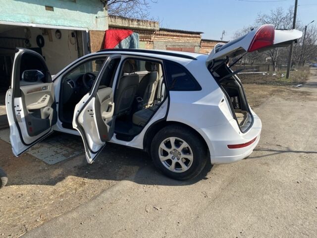 Белый Ауди Ку 5, объемом двигателя 2 л и пробегом 180 тыс. км за 14950 $, фото 13 на Automoto.ua
