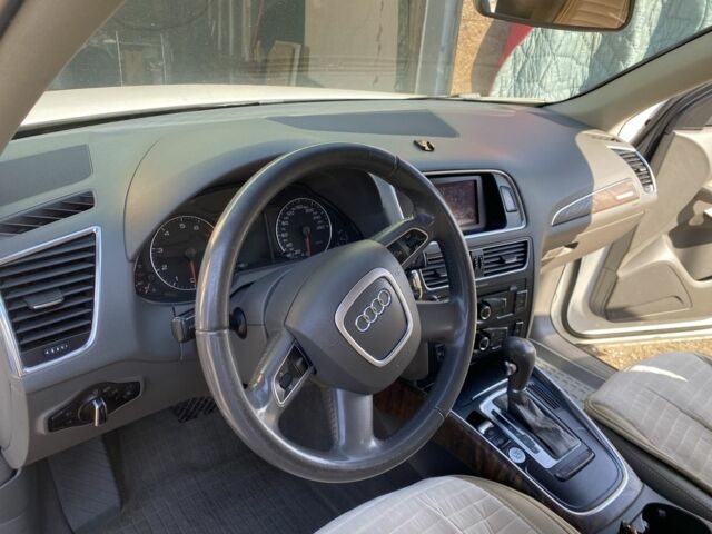 Белый Ауди Ку 5, объемом двигателя 2 л и пробегом 180 тыс. км за 14950 $, фото 2 на Automoto.ua