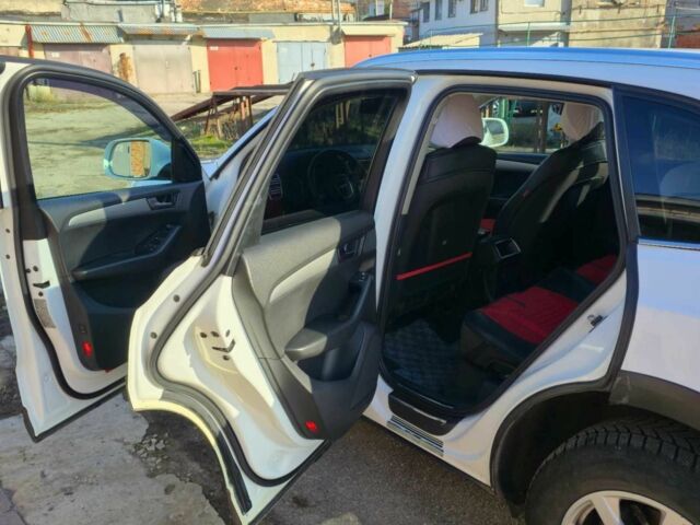 Белый Ауди Ку 5, объемом двигателя 2 л и пробегом 212 тыс. км за 16000 $, фото 9 на Automoto.ua