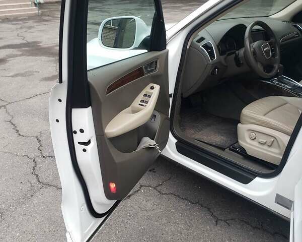 Белый Ауди Ку 5, объемом двигателя 1.98 л и пробегом 185 тыс. км за 12700 $, фото 8 на Automoto.ua