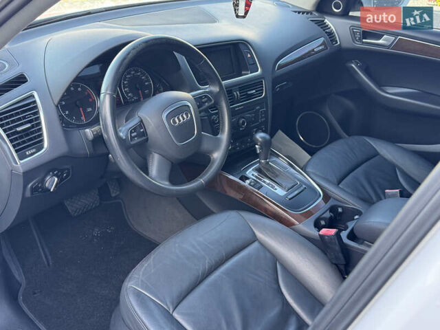 Белый Ауди Ку 5, объемом двигателя 2 л и пробегом 169 тыс. км за 11600 $, фото 11 на Automoto.ua