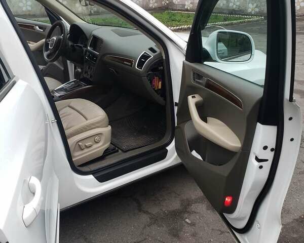 Белый Ауди Ку 5, объемом двигателя 1.98 л и пробегом 185 тыс. км за 12700 $, фото 10 на Automoto.ua