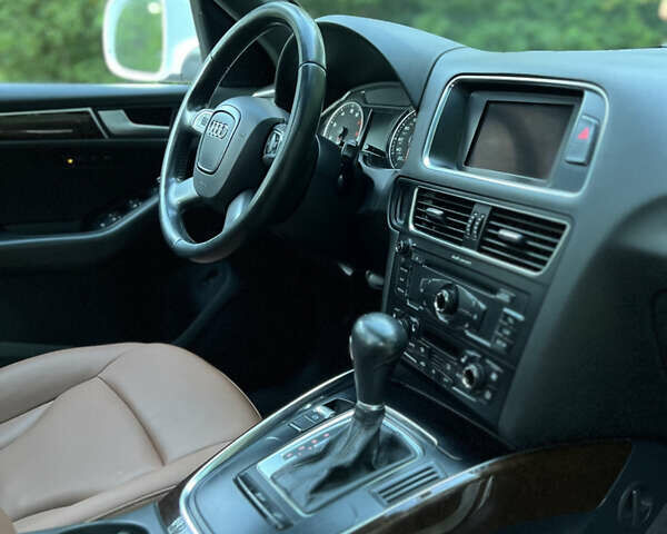Белый Ауди Ку 5, объемом двигателя 1.98 л и пробегом 248 тыс. км за 12500 $, фото 9 на Automoto.ua