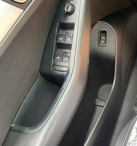 Белый Ауди Ку 5, объемом двигателя 1.97 л и пробегом 327 тыс. км за 15900 $, фото 13 на Automoto.ua