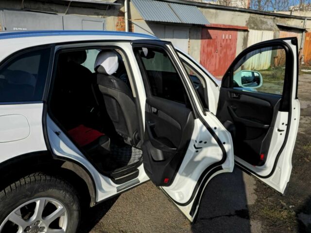 Белый Ауди Ку 5, объемом двигателя 2 л и пробегом 212 тыс. км за 16000 $, фото 11 на Automoto.ua