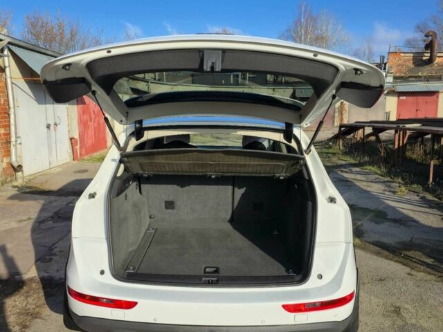 Белый Ауди Ку 5, объемом двигателя 2 л и пробегом 212 тыс. км за 16000 $, фото 10 на Automoto.ua